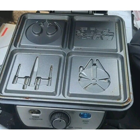 Star Wars Waffle Maker Black & Grey LSW-281 120V-60Hz 1200W - Picture 5 of 6